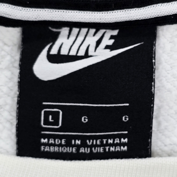 Nike Sportswear Essential Fleece Pullover Sweatshirt - Picture 9 of 13